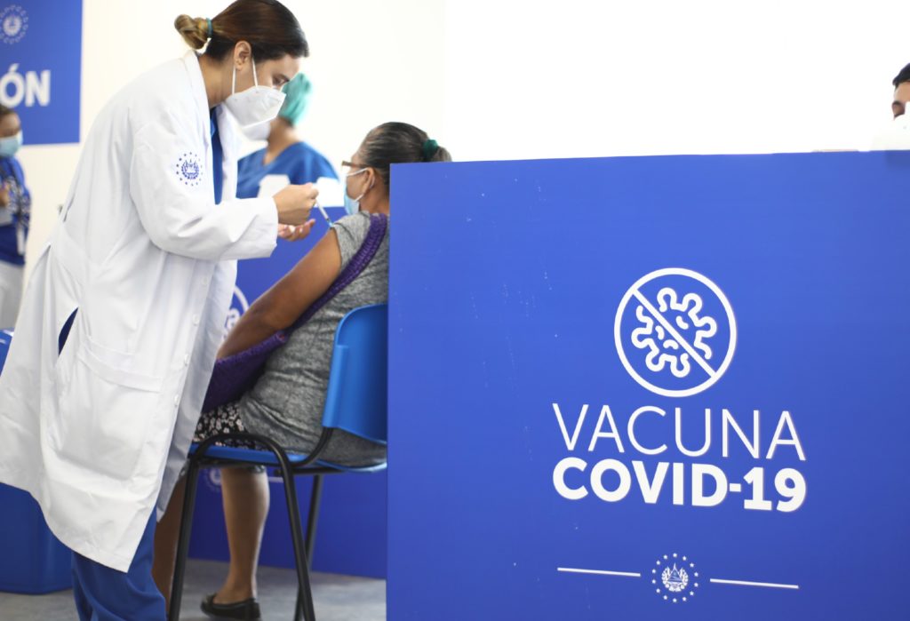 Más de un millón de salvadoreños ya tienen dosis completa contra el covid-19