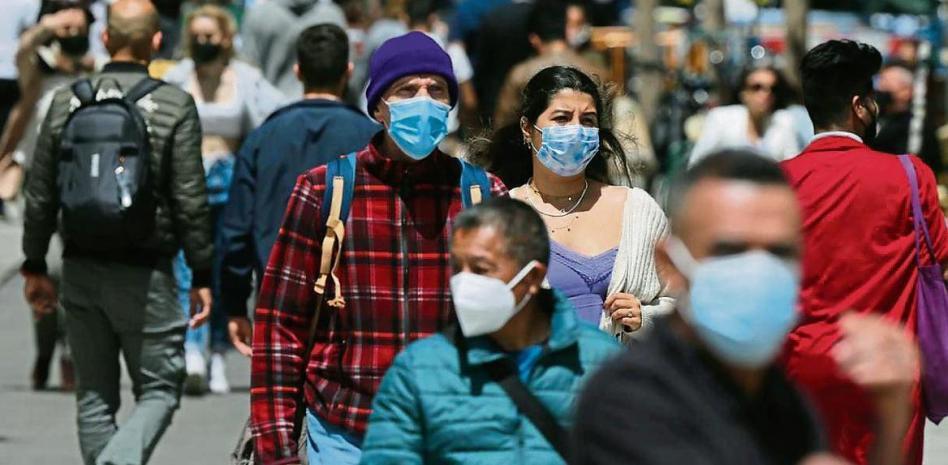 "Si usted tiene síntomas de gripe, asuma que tiene covid", dice epidemiólogo salvadoreño