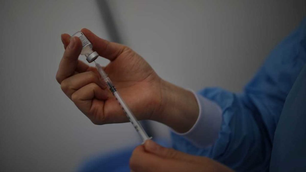 La enfermera que "vacunó" a miles con agua salina en Alemania