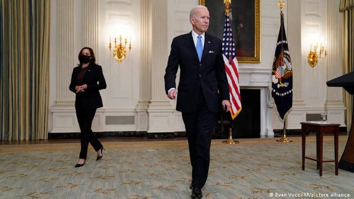 Biden planea convocar una cumbre global para contener la pandemia