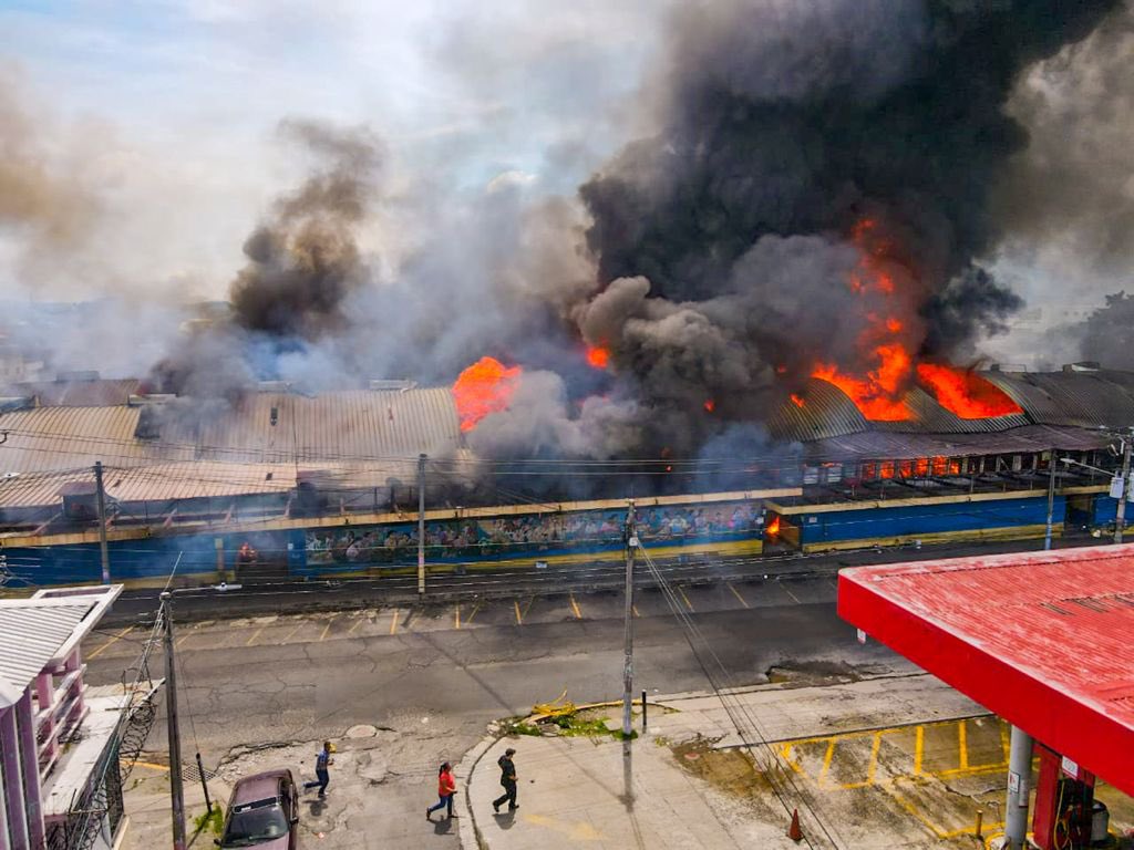 Bomberos determina que se dañó un 60 % de la estructura del mercado San Miguelito