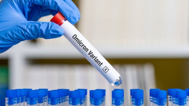 La OMS advirtió que la variante ómicron representa “un riesgo muy alto” para el mundo