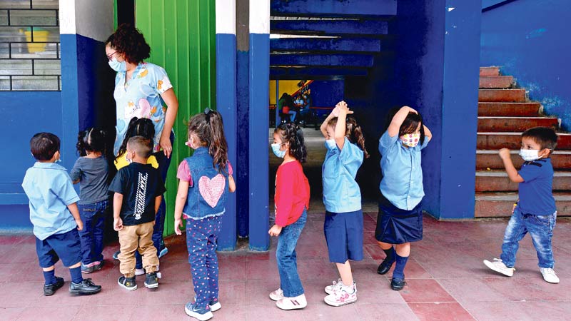 Un 45 % de maestros contagiados de covid-19 al inicio del año escolar: Andes 21 de junio