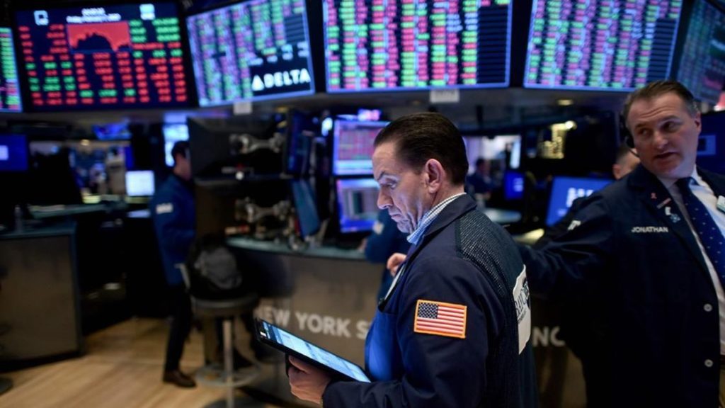 Wall Street opera con pérdidas