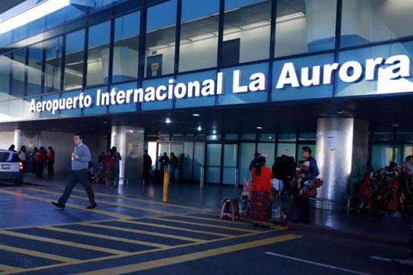 Salvadoreño muere a bordo de un avión que aterrizó en Guatemala