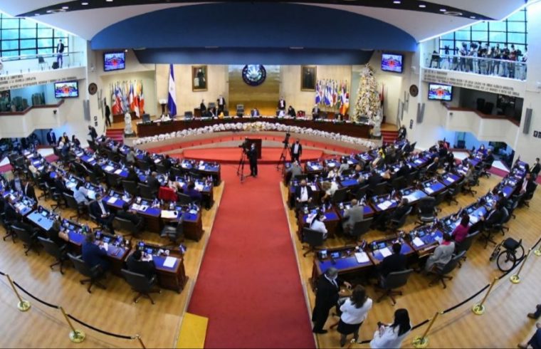 Bukele dice que comprará "por adelantado" la deuda de El Salvador que vence hasta 2025