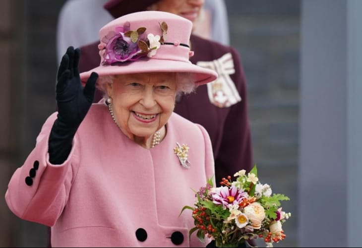 Estado de salud de reina Isabel II preocupa a sus médicos