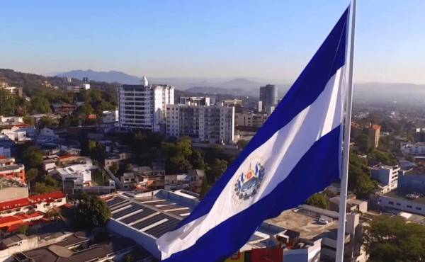 El Salvador lanza su oferta de compra para bonos 2023 - 2025